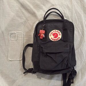 Fjällräven Kånken Mini Backpack - Black with Keychain